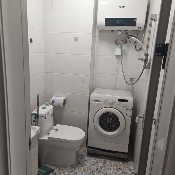 康業(yè)現(xiàn)代城公寓出租（自家）