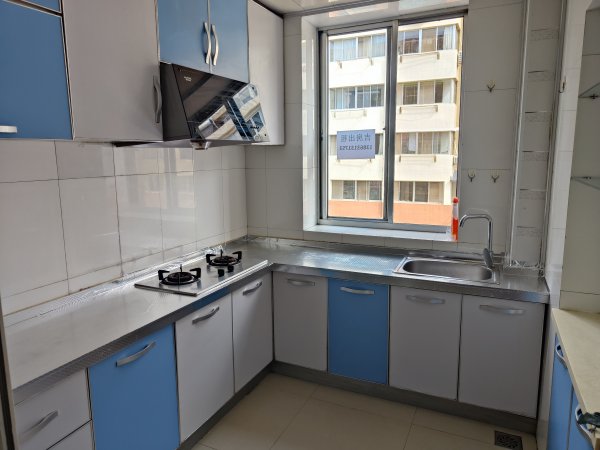 老一中對(duì)面，金泰小區(qū)住人二樓出租，拎包入住，年租，非誠(chéng)勿擾。