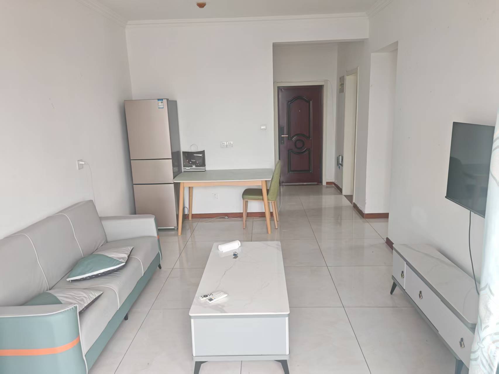 文山書香園70平房屋出租，帶草房，電梯房，家電家具齊全