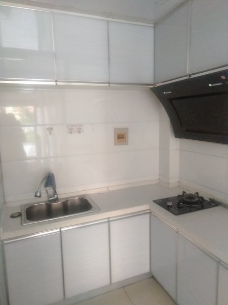 鴻福花園小區(qū)車庫(kù)出租