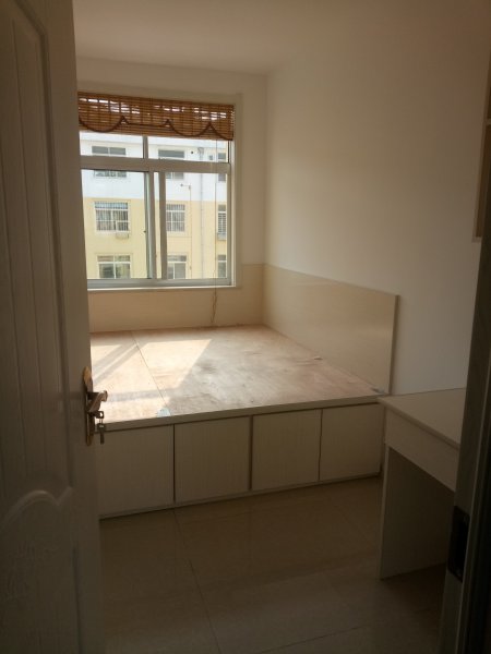 桃園小區(qū)4樓70平對(duì)外出租