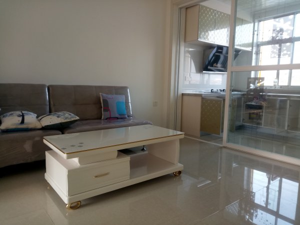 桃園小區(qū)4樓70平對(duì)外出租