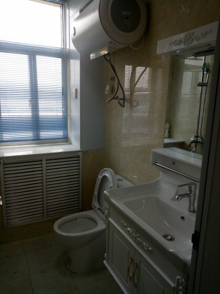 桃園小區(qū)4樓70平對(duì)外出租