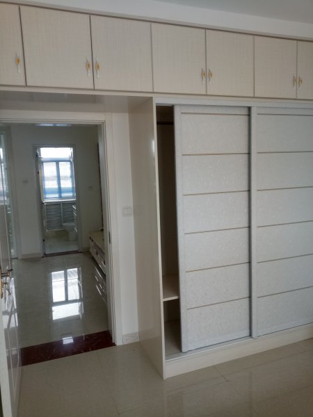 桃園小區(qū)4樓70平對(duì)外出租