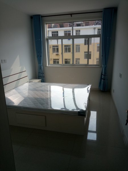 桃園小區(qū)4樓70平對(duì)外出租