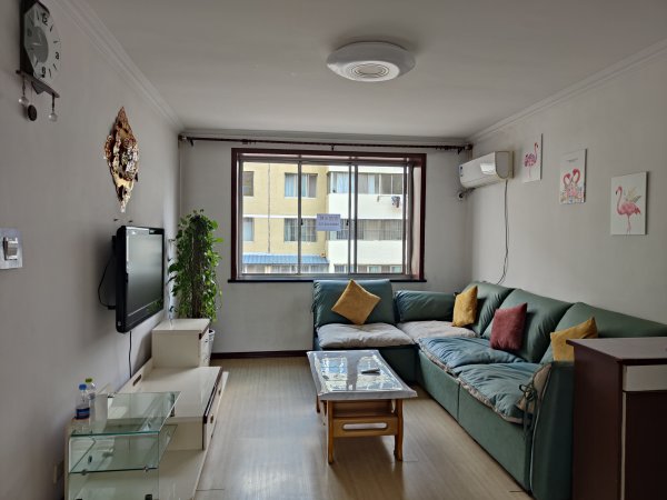 老一中對(duì)面，金泰小區(qū)住人二樓出租，拎包入住，年租，非誠(chéng)勿擾。