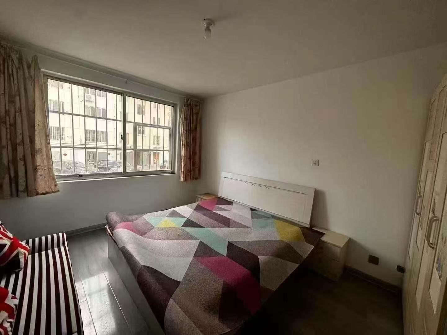 青年樓，住人一樓家電齊全有空調(diào)月租800