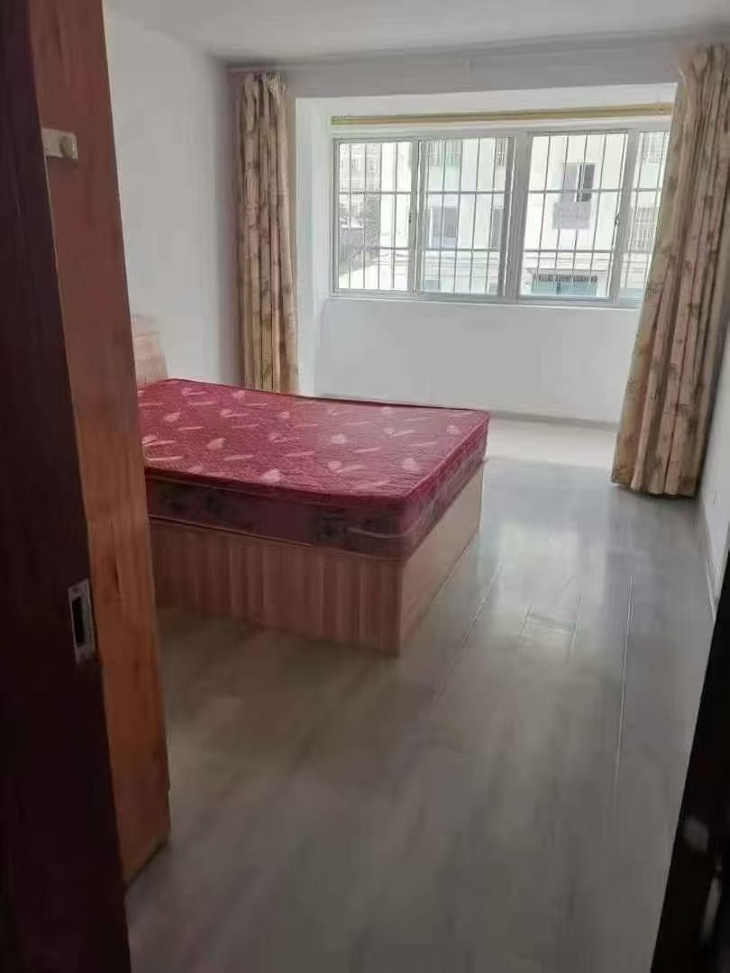 青年樓，住人一樓家電齊全有空調(diào)月租800