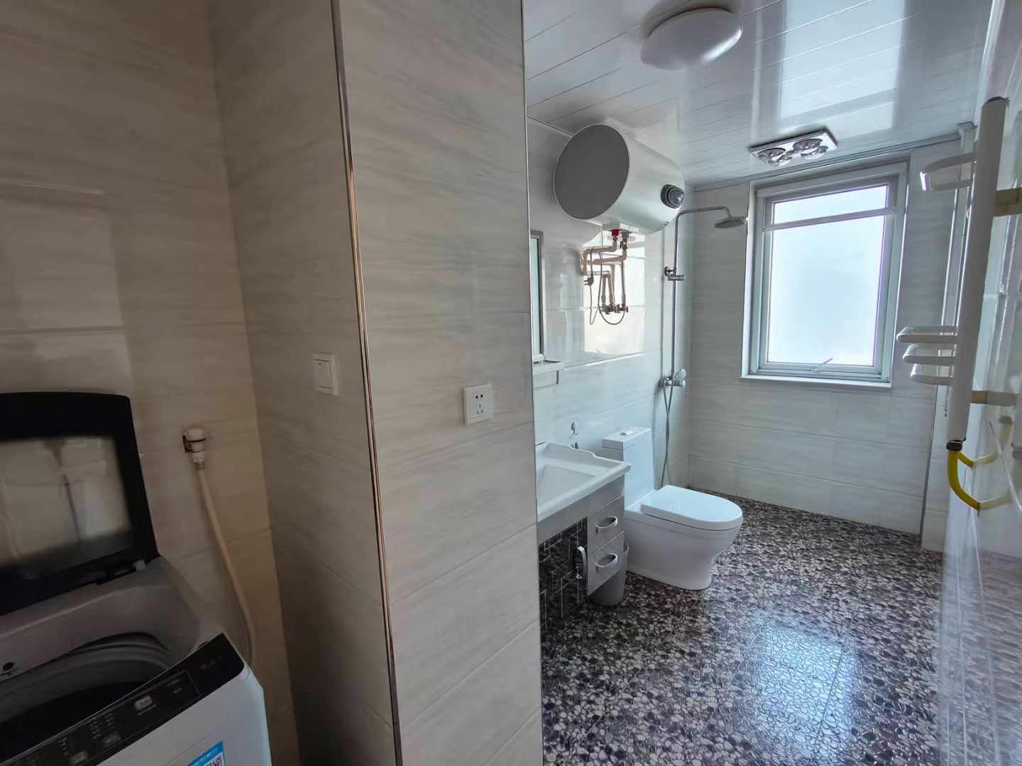 @1000/月，龍澤苑1樓，2室