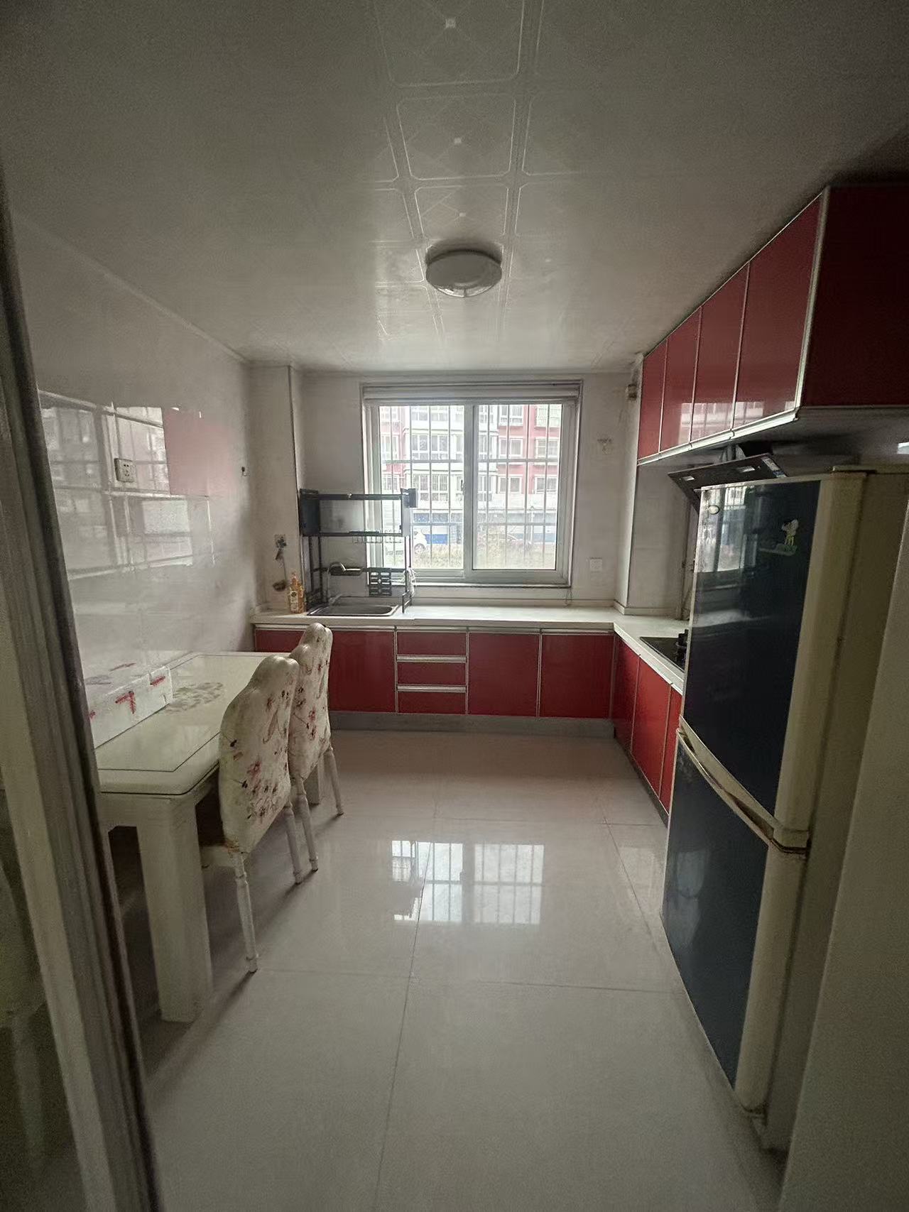 @明鑫花園二期出租，好樓層，800/月