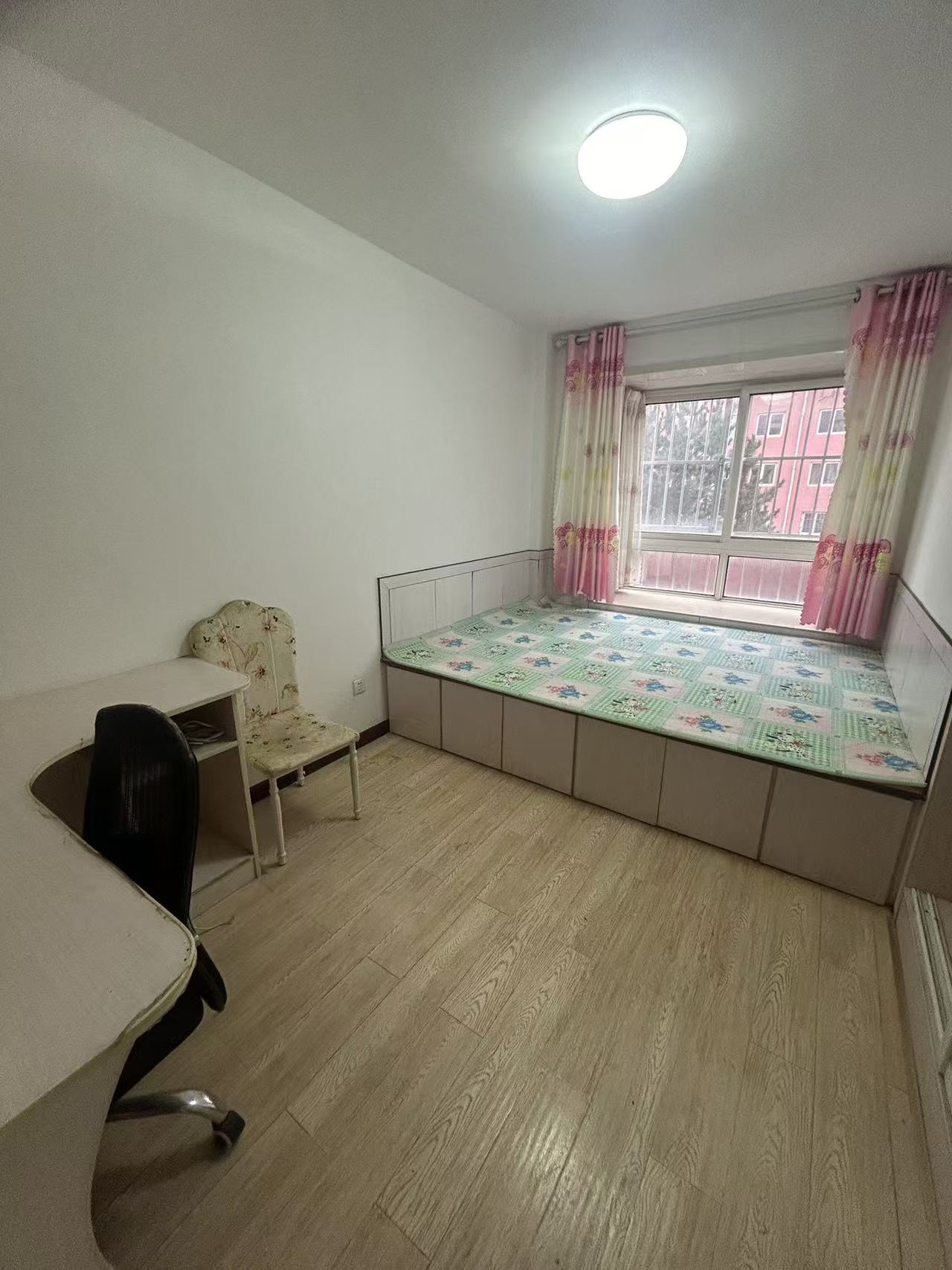 @明鑫花園二期出租，好樓層，800/月