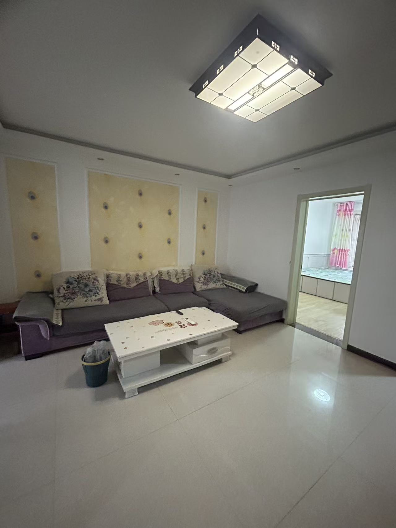 @明鑫花園二期出租，好樓層，800/月