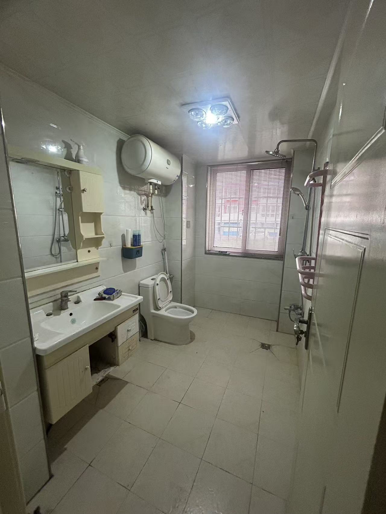 @明鑫花園二期出租，好樓層，800/月