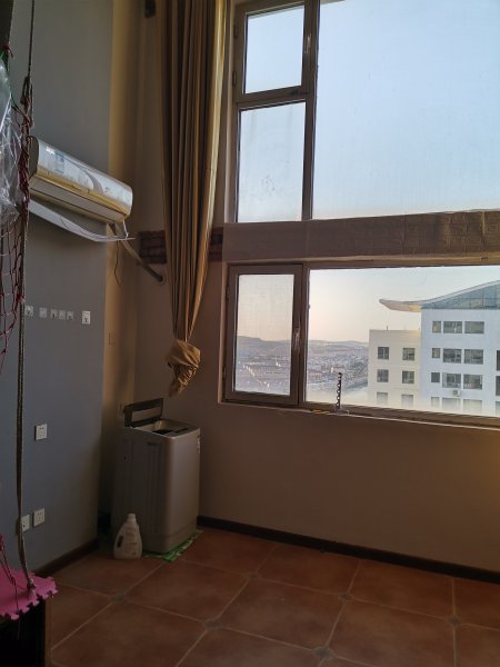 長江匯泉商廈精裝修的復(fù)式公寓出租，家具家電齊全