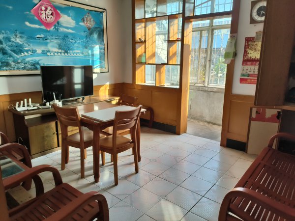 西樓街50號居民樓出租！大潤發(fā)西