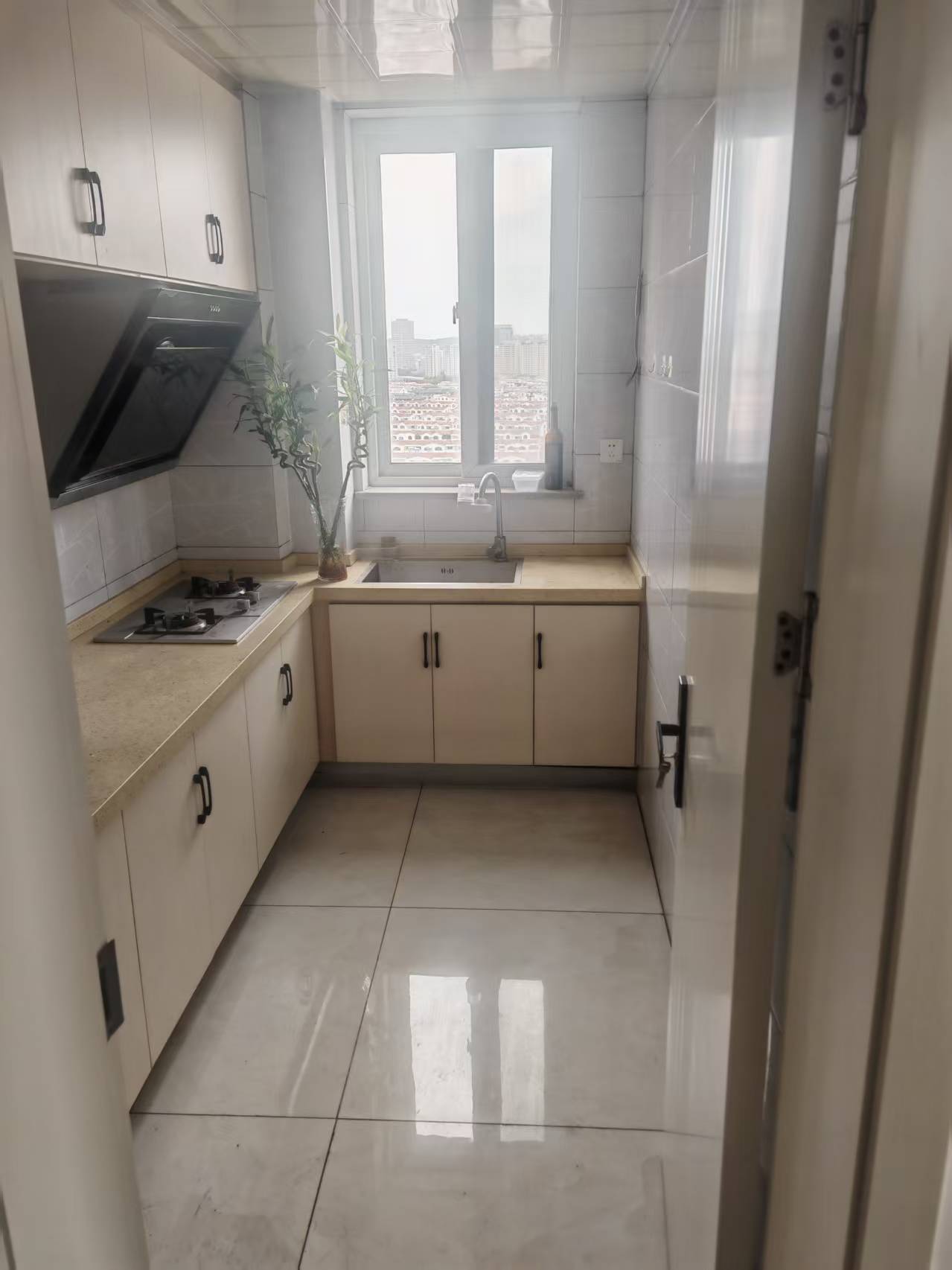 文山書香園70平房屋出租，帶草房，電梯房，家電家具齊全