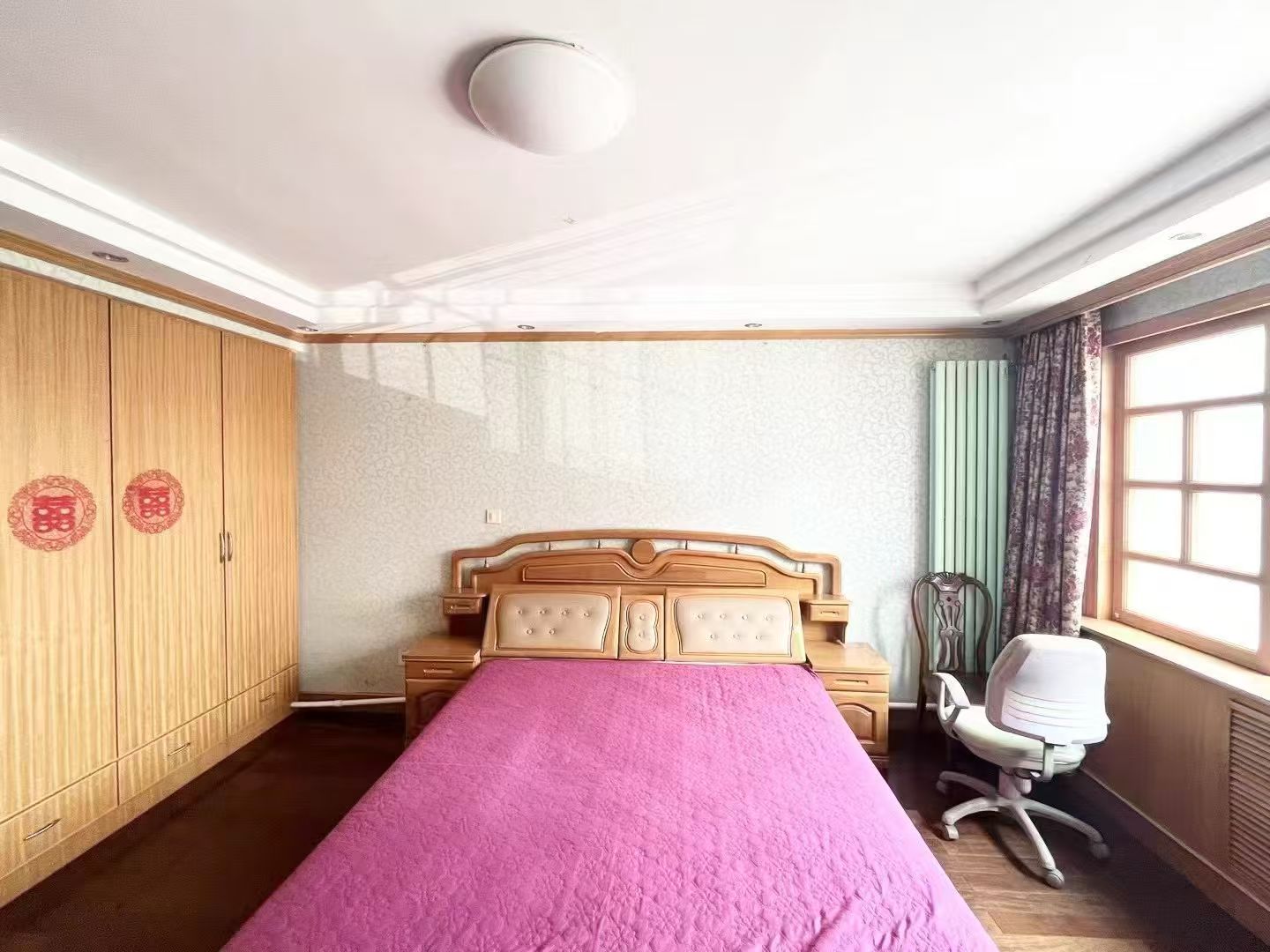 石馬街南天福社區(qū)一樓160平三室兩衛(wèi)家具家電齊全1500元