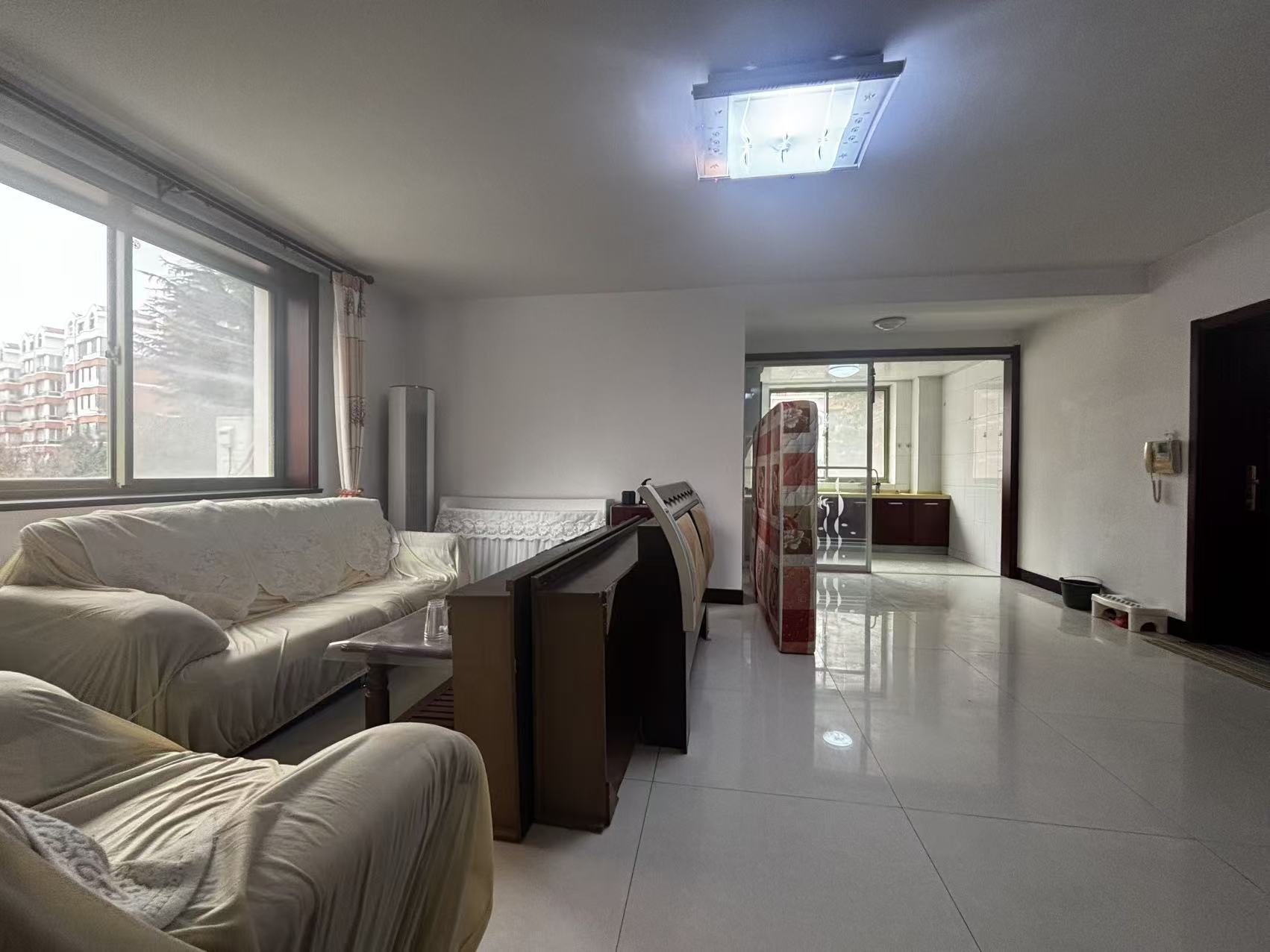 @出租陽光小區(qū)東區(qū)，2樓1100