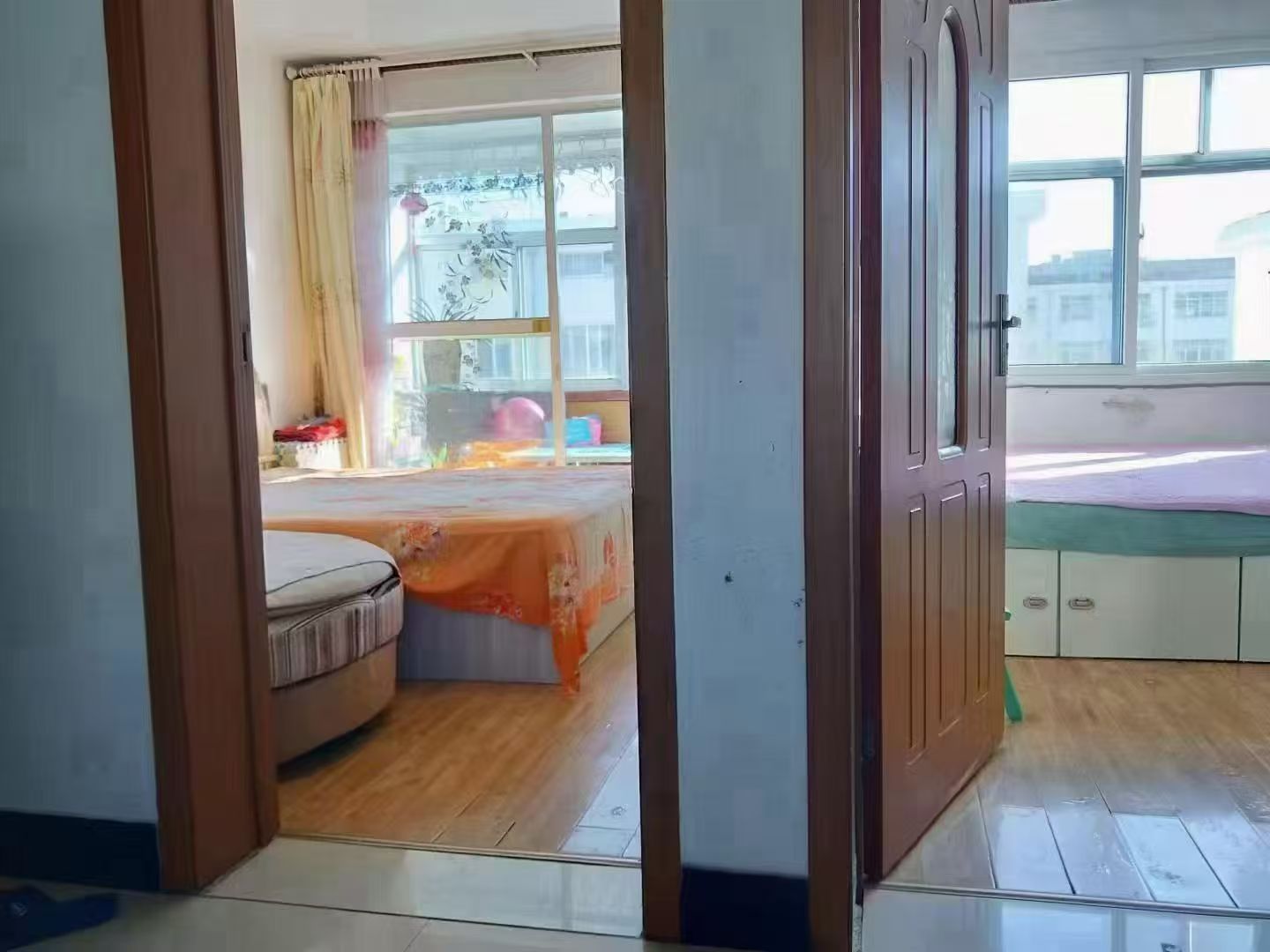 吉房出租！市中心美食街四樓70.82平三室