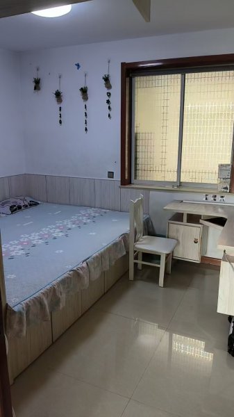 @出租1000/月，水榭花都電梯2室!