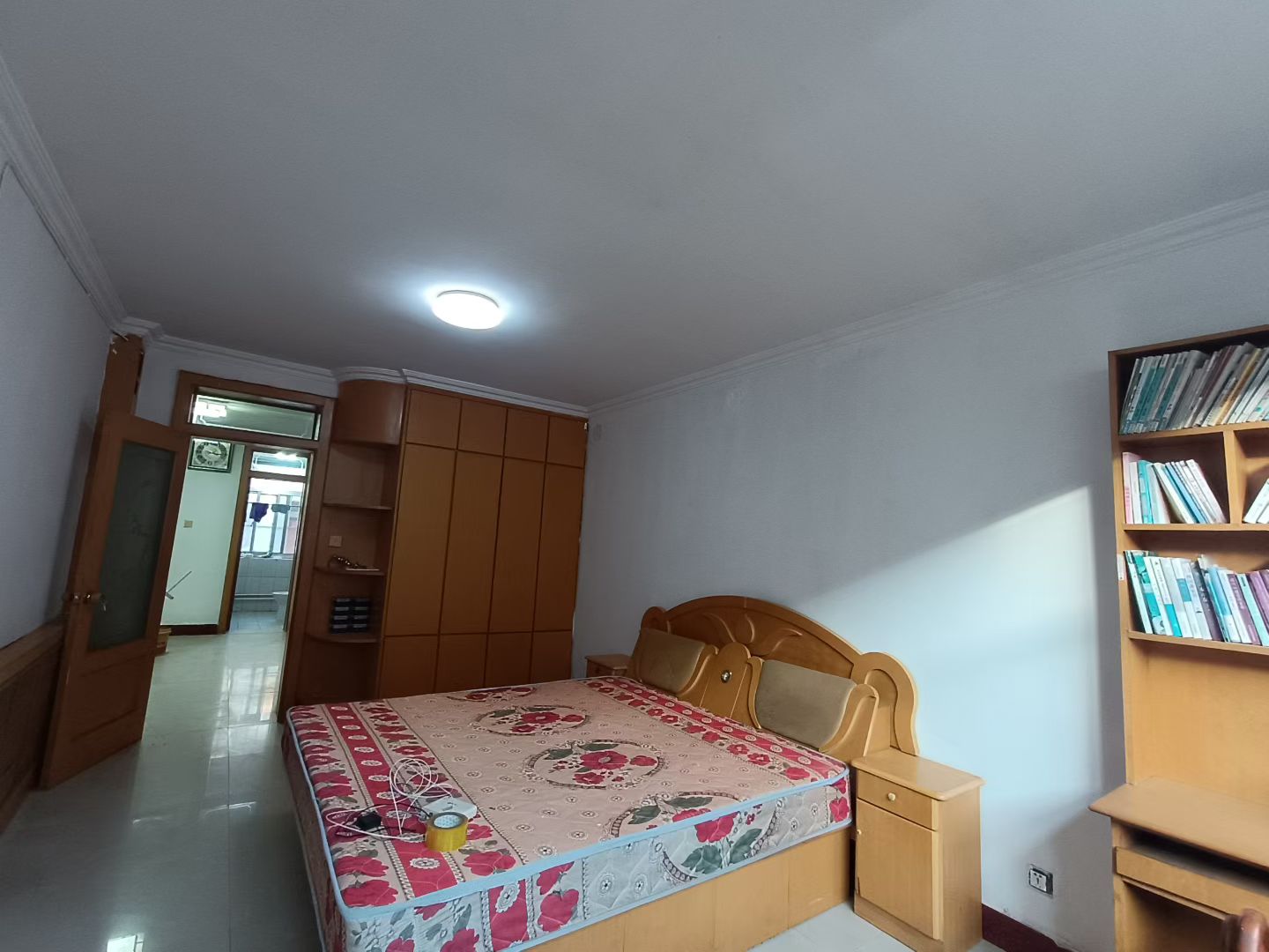 @出租:800/月，實(shí)驗(yàn)身后一樓帶院!