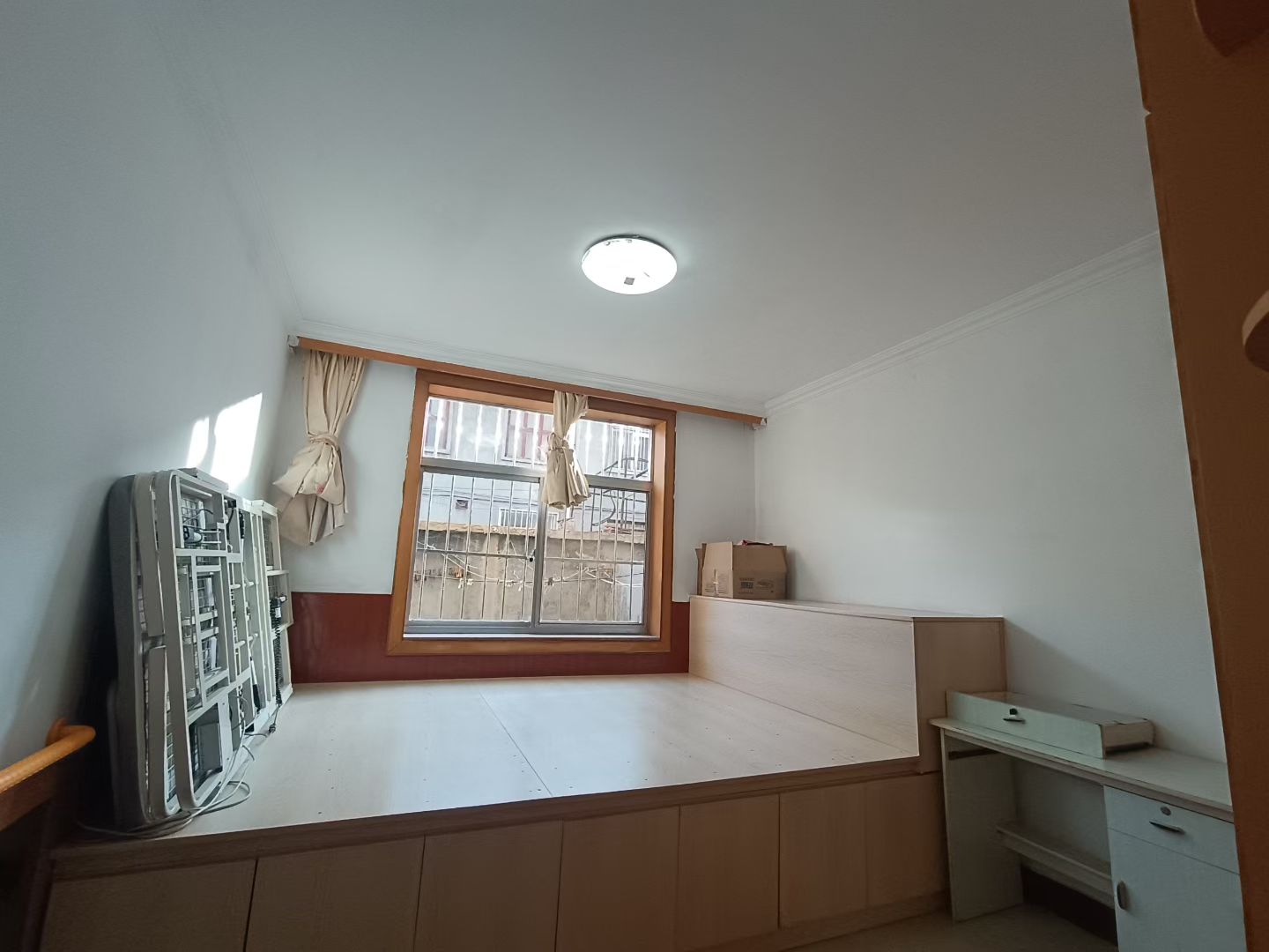 @出租:800/月，實(shí)驗(yàn)身后一樓帶院!