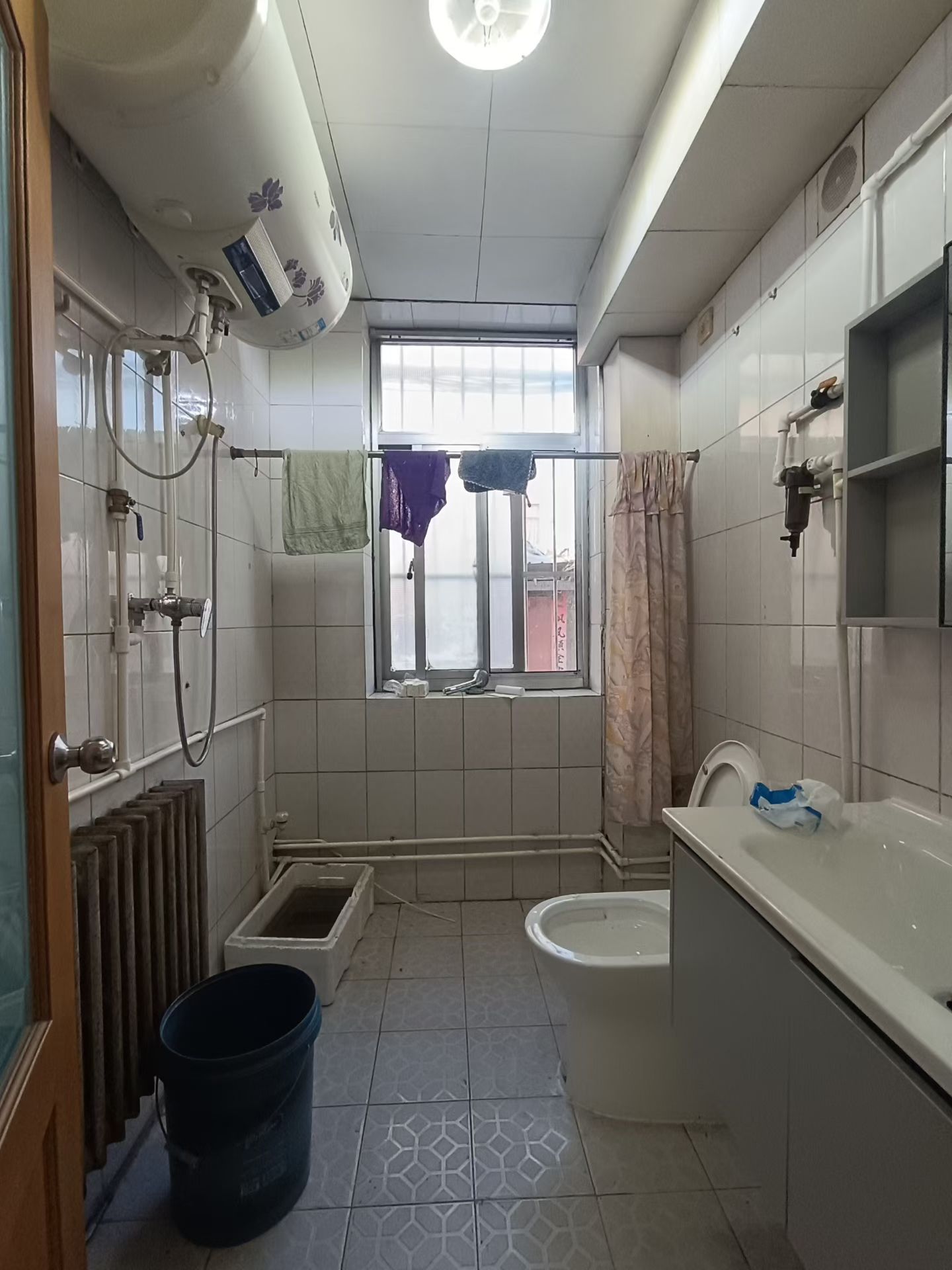 @出租:800/月，實(shí)驗(yàn)身后一樓帶院!