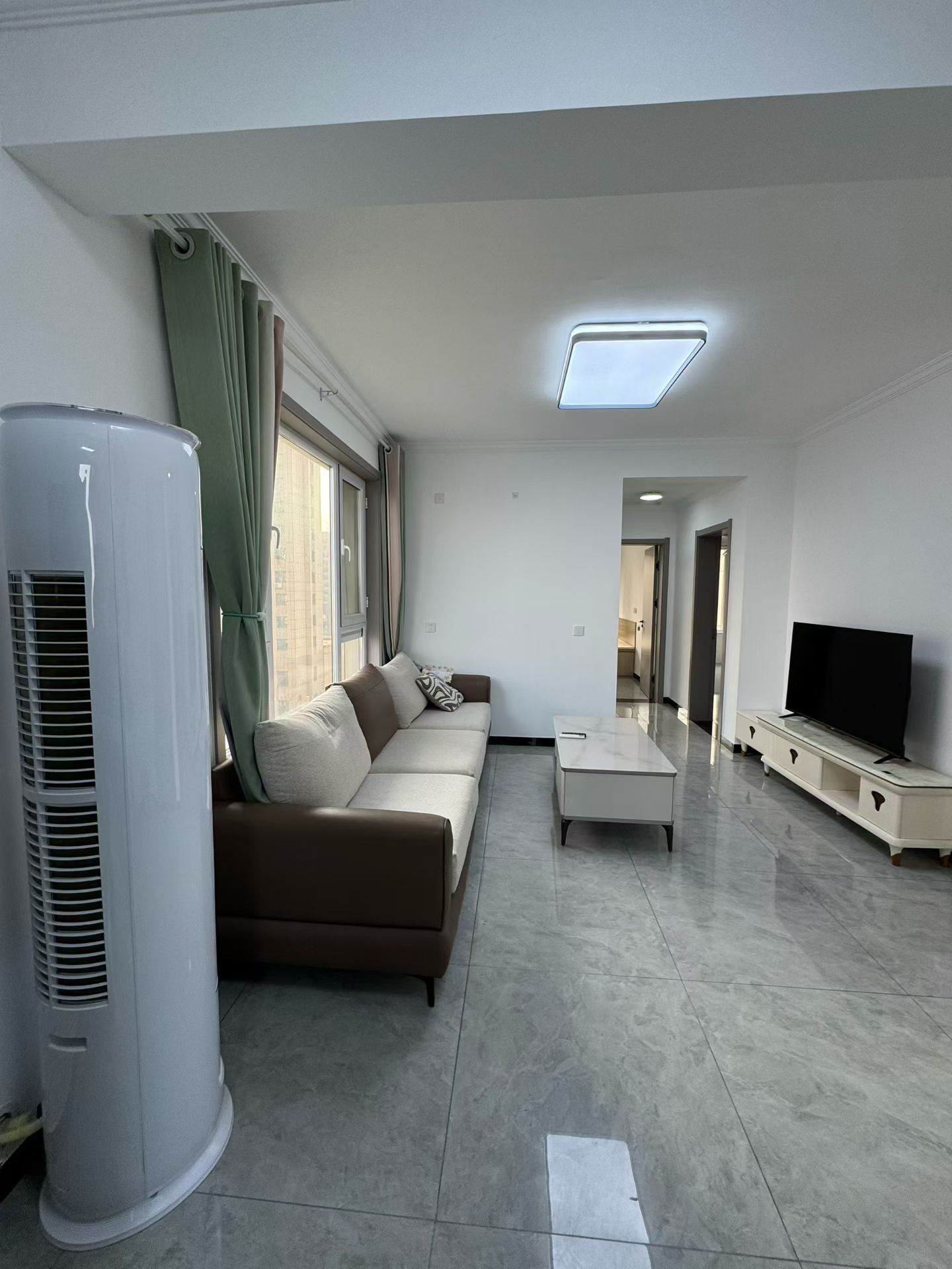 @出租:1400，宇程陽光，電梯精裝3室!